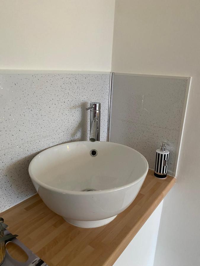 1 Luxurious Double Bedroom With Private Shower Reading Buitenkant foto