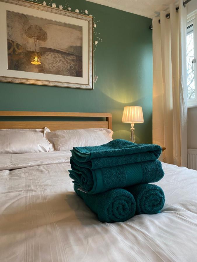 1 Luxurious Double Bedroom With Private Shower Reading Buitenkant foto