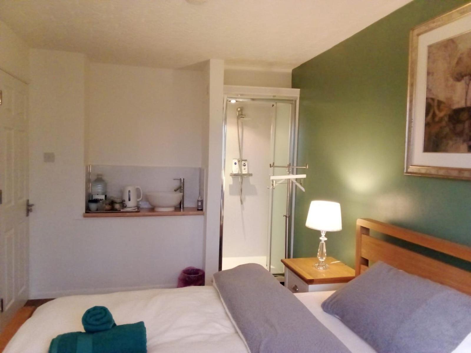 1 Luxurious Double Bedroom With Private Shower Reading Buitenkant foto